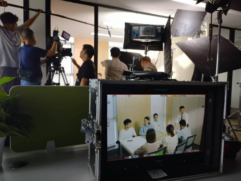 屯溪区TVC拍摄公司：科技产品视觉化大师，诠释未来感与功能美学